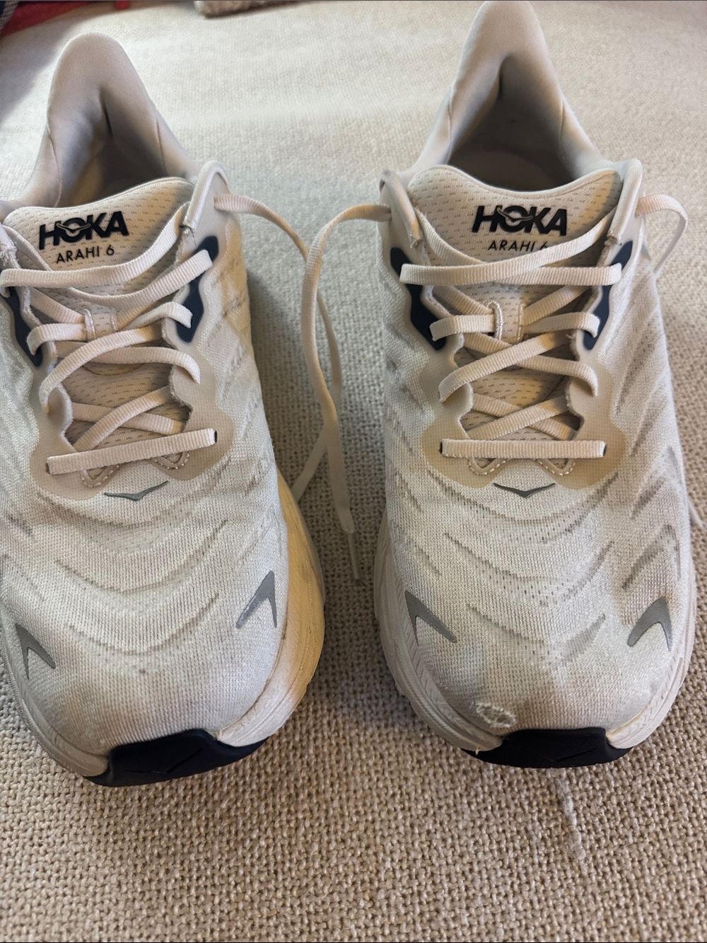 Hoka One One Arahi 6 Cream/Light Gray Running Shoes 10.5
